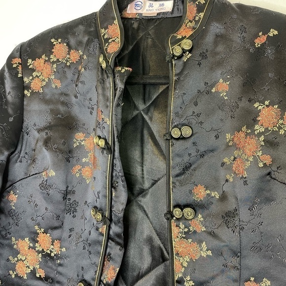 Asian floral satiny jacket - Picture 2 of 10